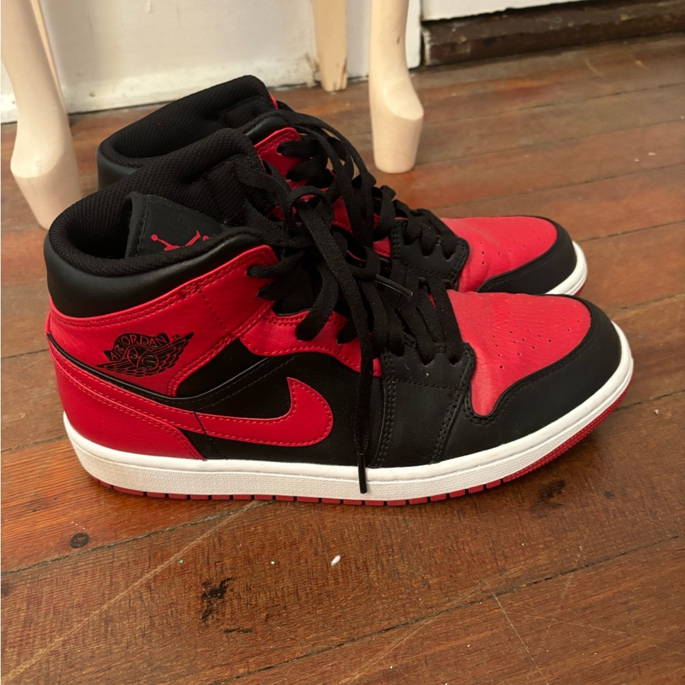 Men's Nike Dunks barely worn (light creasing)